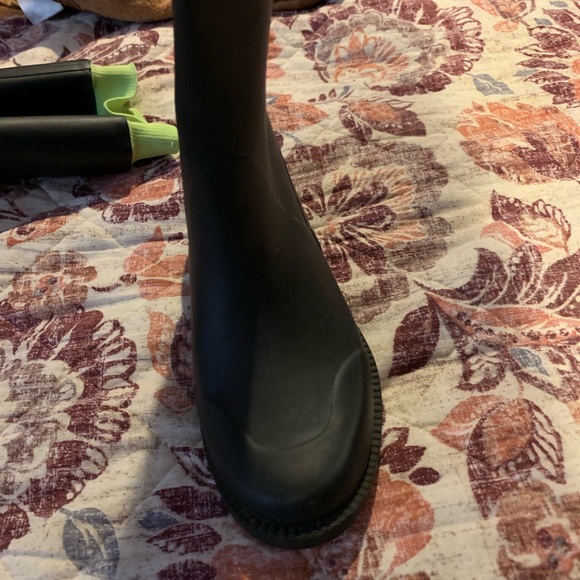 Rachel Roy rain boots - Picture 4 of 4